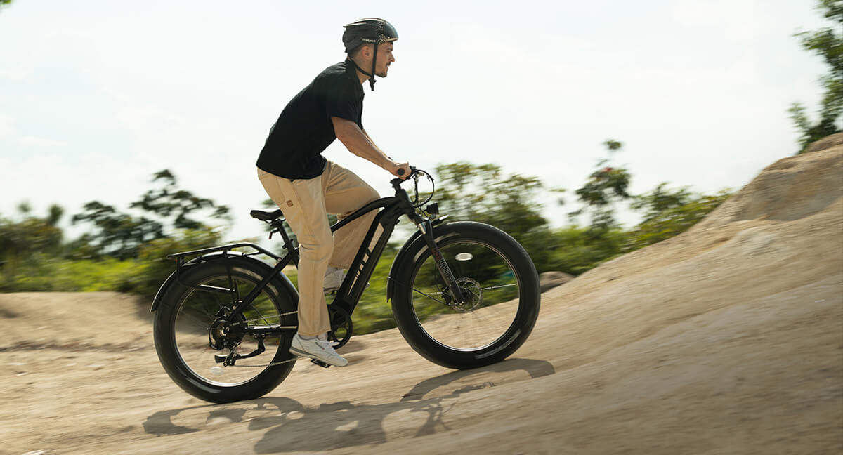 Best Gravel Hybrid Electric Cycles With Lights for Adventure Rides - BodyweI EU